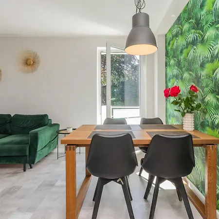 Szary & By Grand Apartment